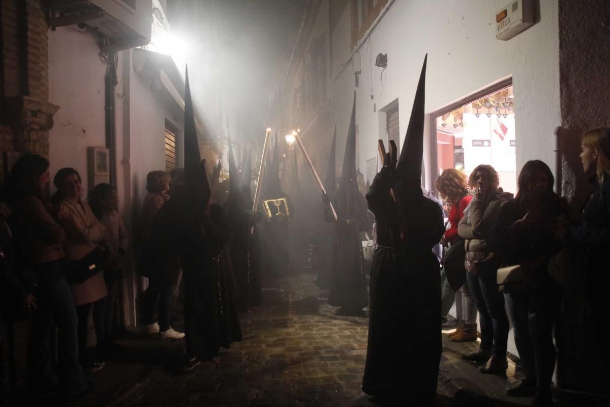 El Vía Crucis enseña el recogimiento de la Semana Santa cordobesa