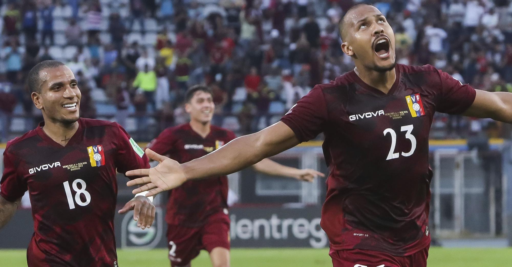 Salomón Rondón celebra uno de sus goles.