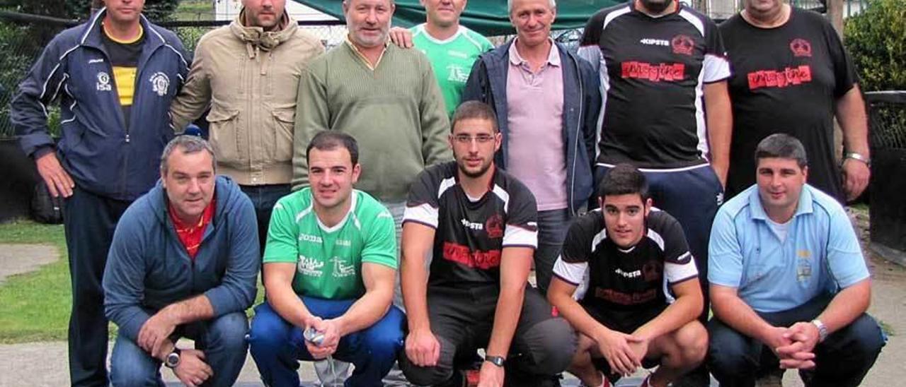 El equipo de L&#039;Acabose, posando con el trofeo de campeones de la Copa de España.