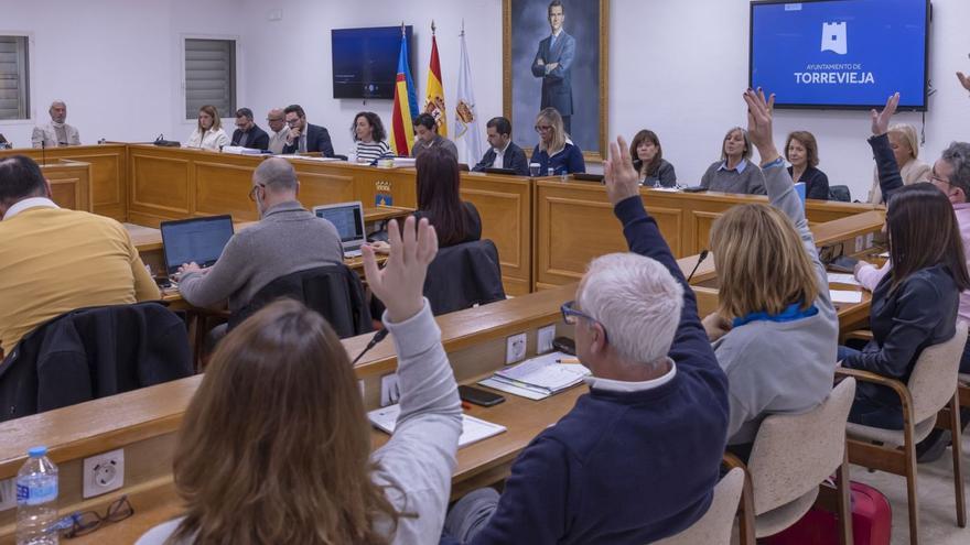 El último pleno ordinario en el que el PSOE preguntó por la multa al «conductor» no identificado del coche de Alcaldía. | JOAQUÍN CARRIÓN