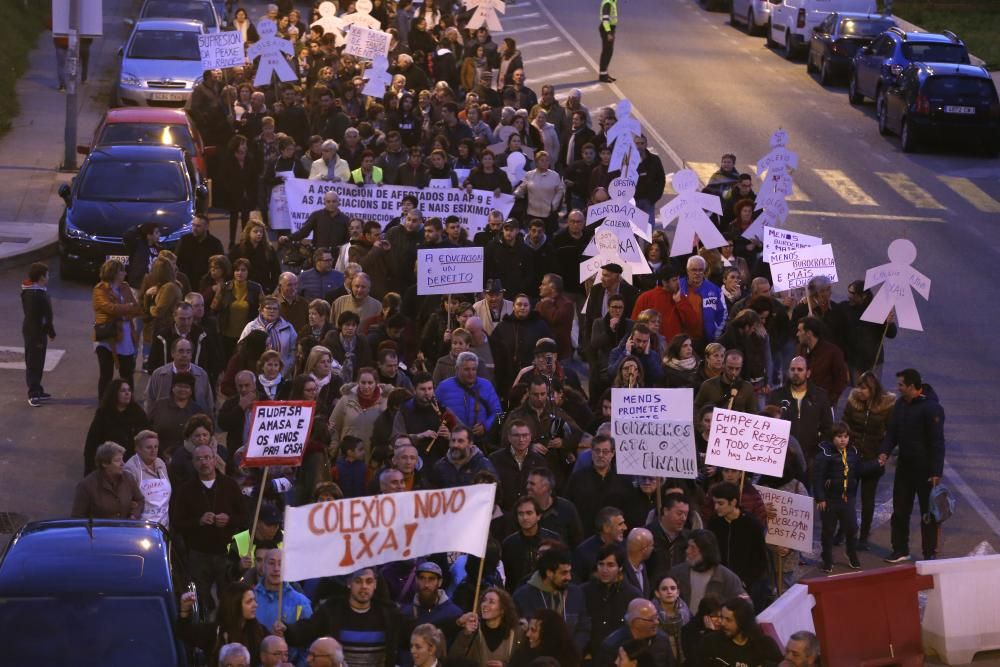 Dos mil vecinos secundan la marcha encabezada por niños y padres del CEIP Igrexa