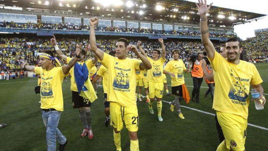 Los jugadores del Villarreal celebran su ascenso.