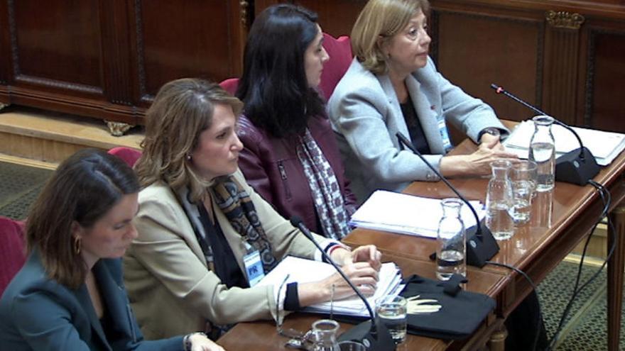 Les pèrites Maria del Carmen Tejera, Sara Izquierdo, Teresa Cecília Hernández i Mercedes Vega declarant al Suprem