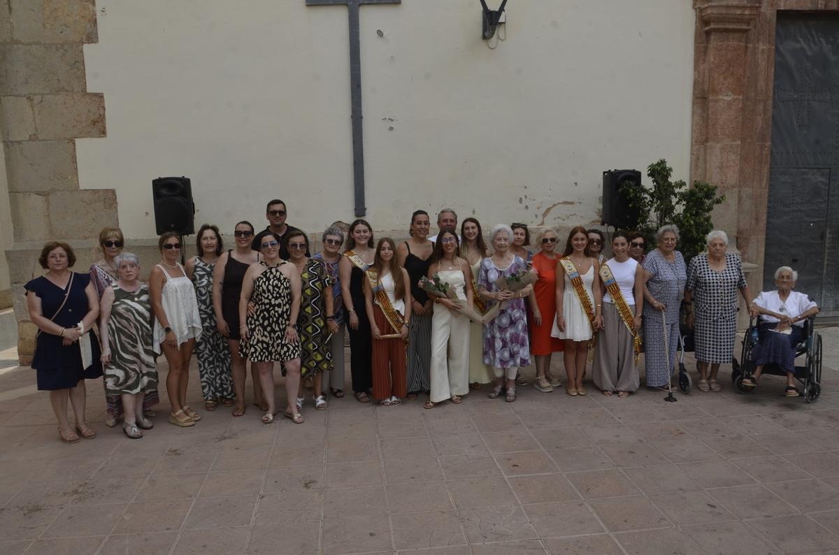 Foto de familia de las vecinas de Moncofa que se llaman Magdalena.