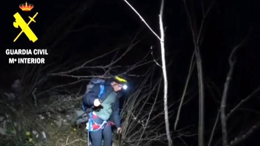 Rescatan por la Ruta del Cares a un montañero de 19 años que se perdió en la vertiente leonesa de los Picos de Europa