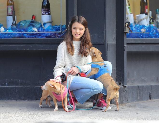 Suri Cruise con nuevo corte de pelo