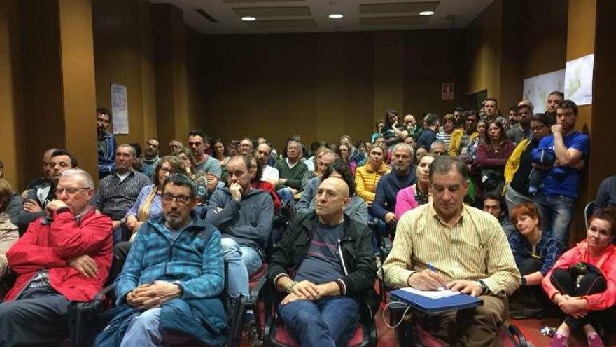 Asamblea de Novo Vigo sobre el Plan Parcial de Navia. // FdV