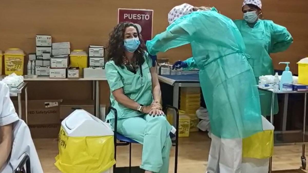 Comienza la vacunación para 1.400 empleados del Departamento de Salud de Torrevieja