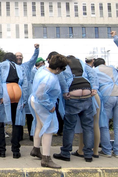 Concentración frente al Hospital Doctor Negrín en defensa de la sanidad pública