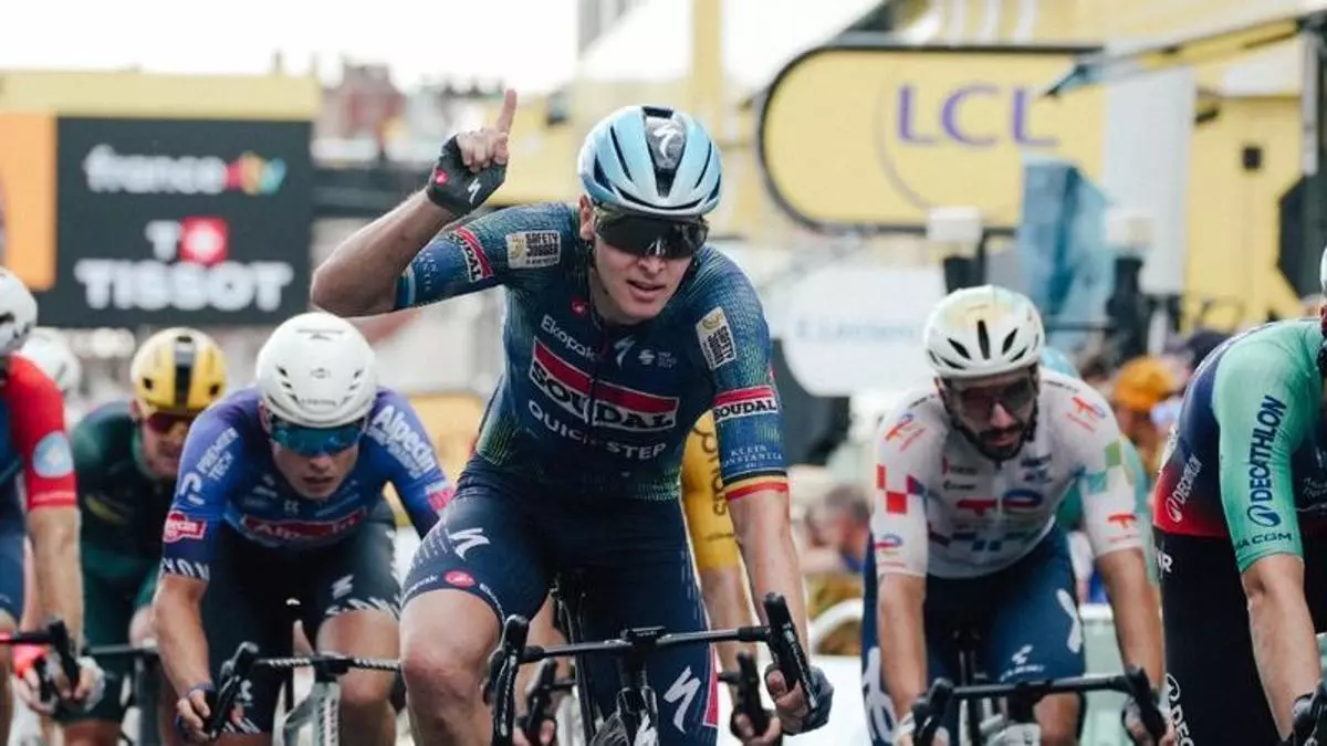 Una brutal caída en el esprint pone los pelos de punta en el Tour