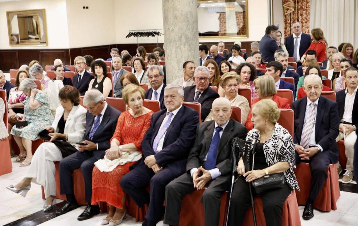 Ingenieros distinguidos, durante el encuentro de ayer. | MARCOS LEÓN