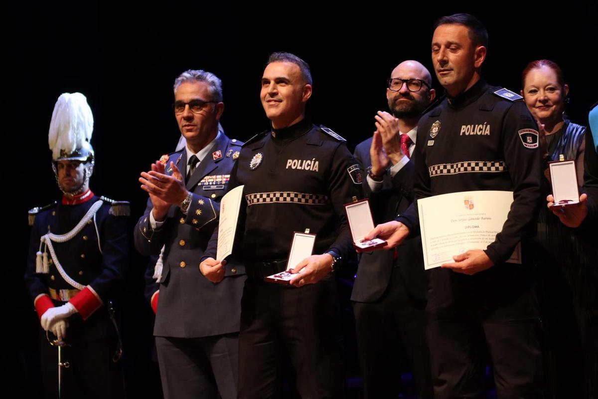 Agentes de la Policía Local de Benavente reconocidos en Castilla y León.