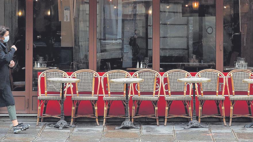 Una imagen de una cafetería parisina.