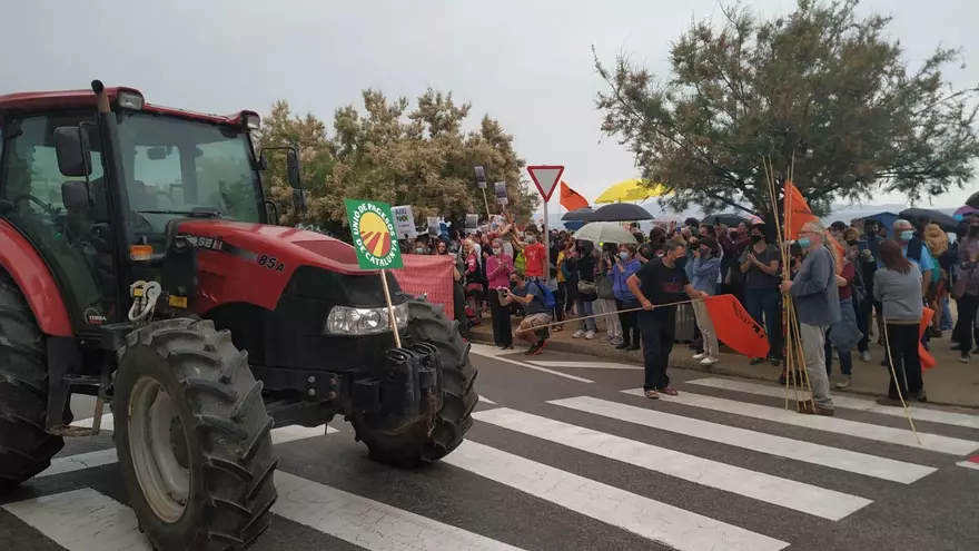 Més d'un miler de persones, en contra de la gestió dels parcs eòlics