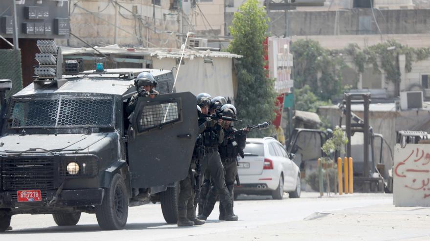 Militares israelíes abaten a tiros a un menor palestino en Cisjordania