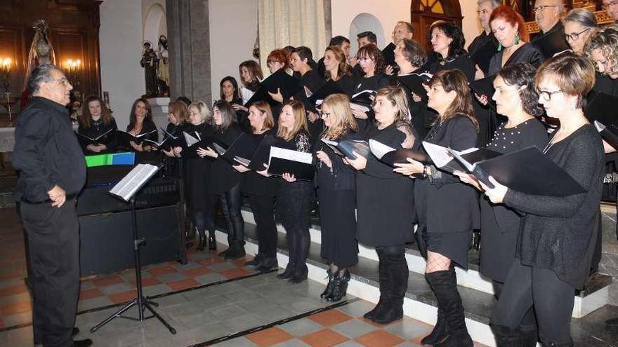 &quot;Schola Cantorum&quot;, en un concierto en la iglesia de San Pedro de Grado, las Navidades pasadas.