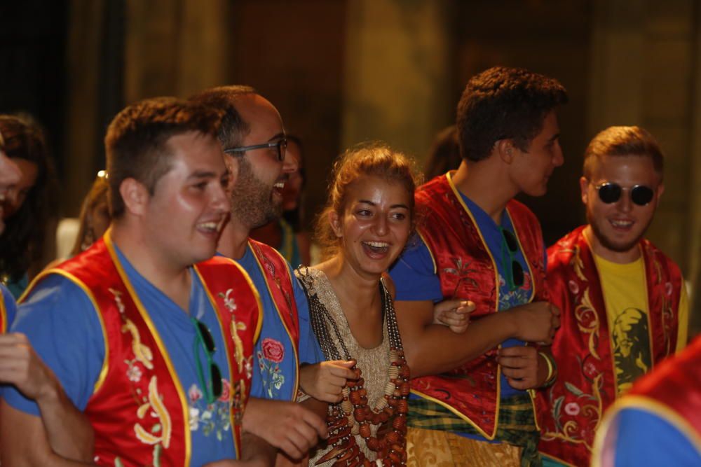 La villa turronera cae en manos del bando musulmán tras un atronador Alardo y la Embajada en la segunda jornada de los Moros y Cristianos.