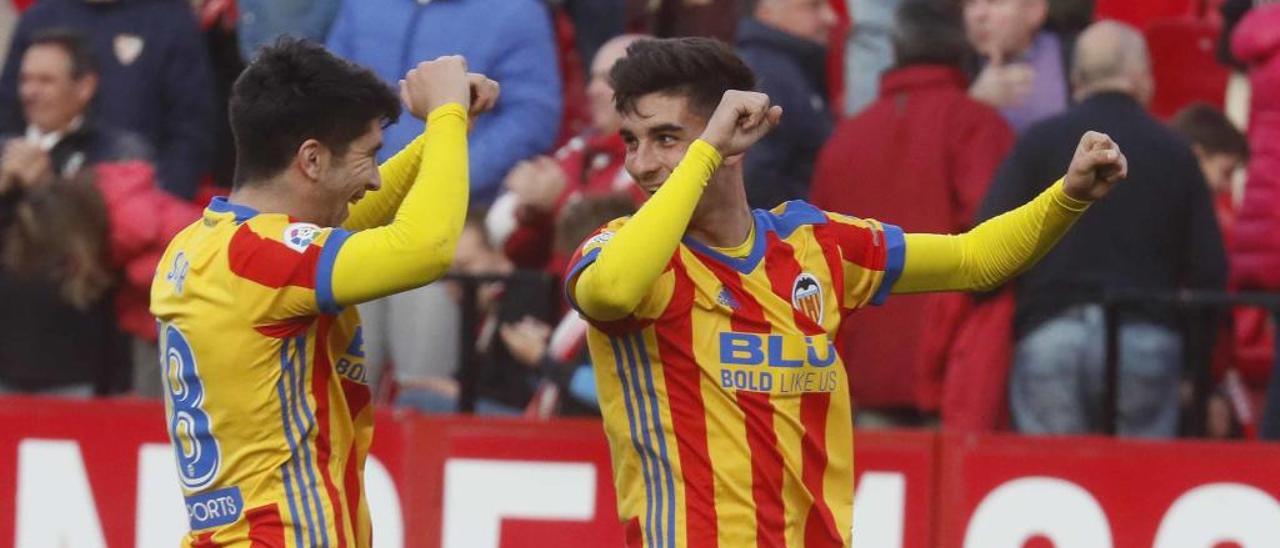 Carlos Soler y Ferran Torres garantizan el plan de futuro del club.