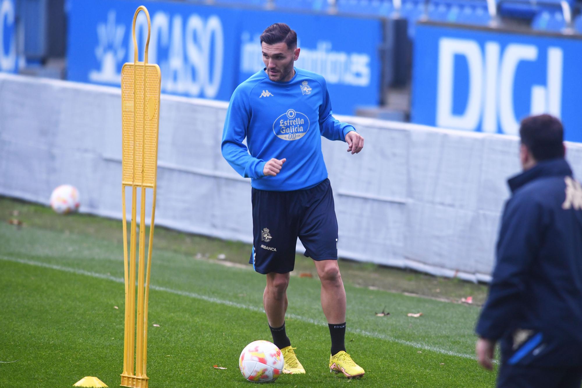 Lucas ya entrena de blanquiazul en su vuelta a casa con el Dépor