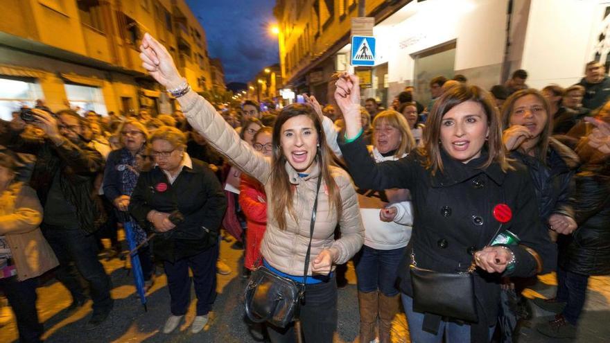 Vecinos protestando en Santiago el Mayor.