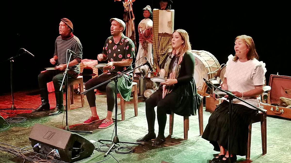 Los integrantes del grupo Mayalde interpretan una canción en el concierto ofrecido en Toro. | M. J. C.