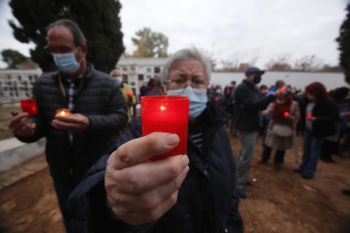 Velas en el cementerio de la Salud por las victimas del franquismo en Córdoba