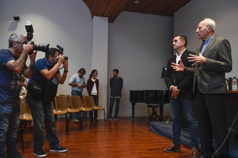 GENTE Y CULTURA  03-12-2018 LAS PALMAS DE GRAN CANARIA. Reconstrucción de una aborigen del siglo VI. La conservadora del Museo Canario, Teresa Delgado, y el director de la empresa de arqueología Tibicena, muestran la reconstrucción del rostro de una aborigen del siglo VI ..  FOTOS: JUAN CASTRO  | 03/12/2018 | Fotógrafo: Juan Carlos Castro