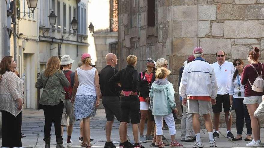 Un grupo de turistas en A Coruña.