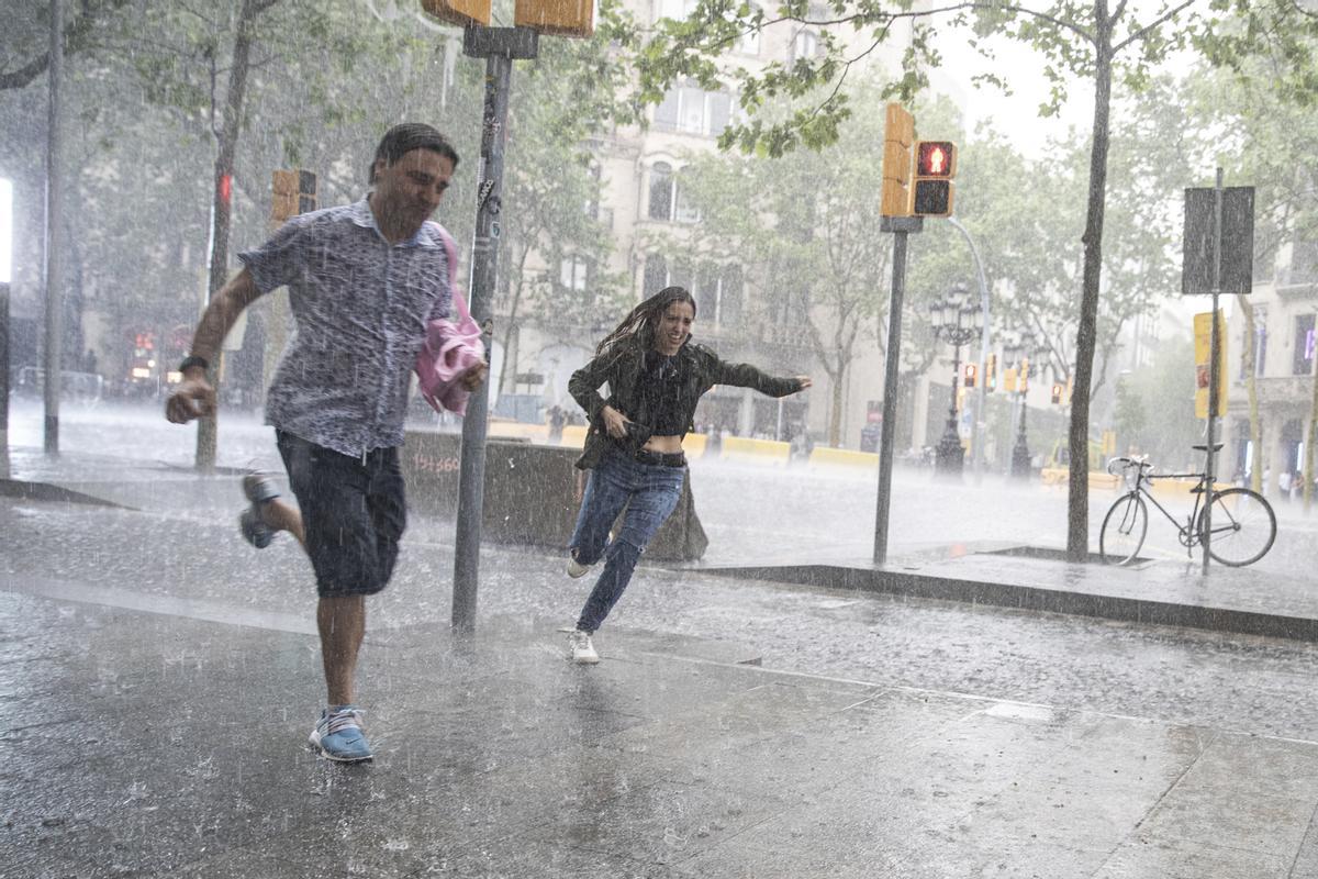 La lluvia por fin llega a Barcelona