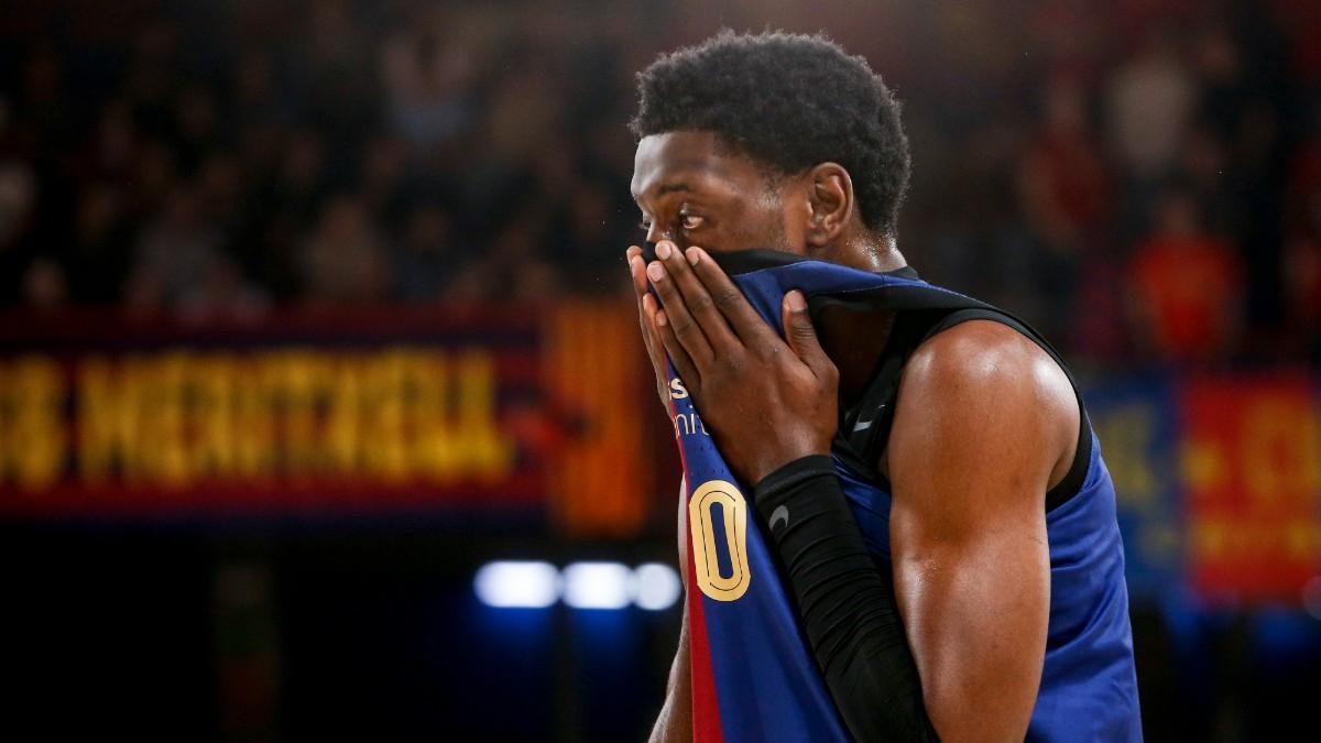 Chimezie Metu, visiblemente afectado tras su lesión ante Valencia Basket