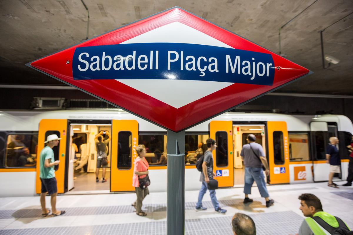 Ferrocarrils envia cap a Sabadell un tren que havia d’anar a Terrassa