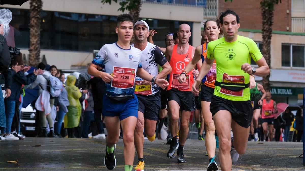 Competidores durante una carrera de atletismo.