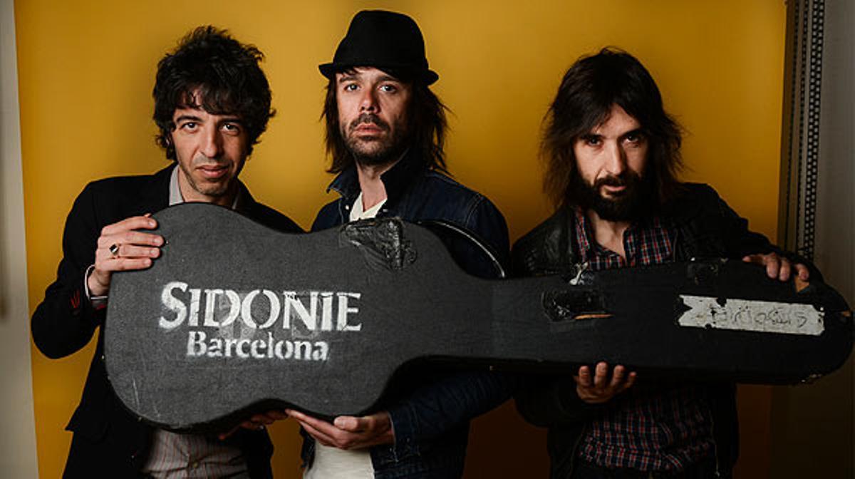 El grupo Sidonie interpreta en acústico la canción ’Una guitarra’.