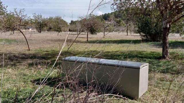Un frigorífico entre algarrobos y almendros en Benimussa | J.M.L.R.