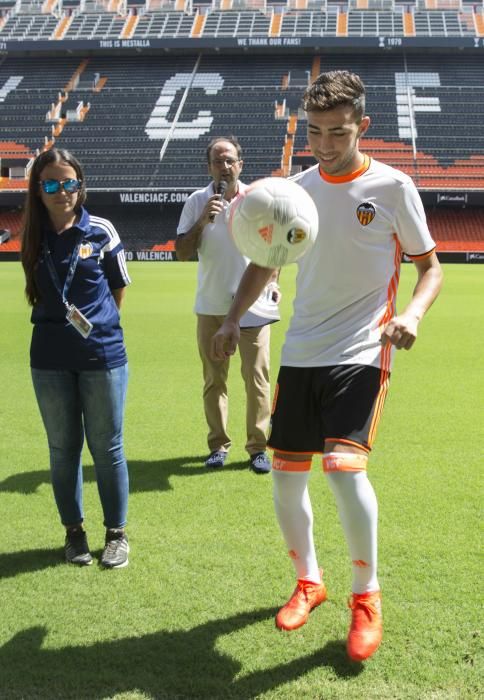 Munir, presentado con el Valencia CF