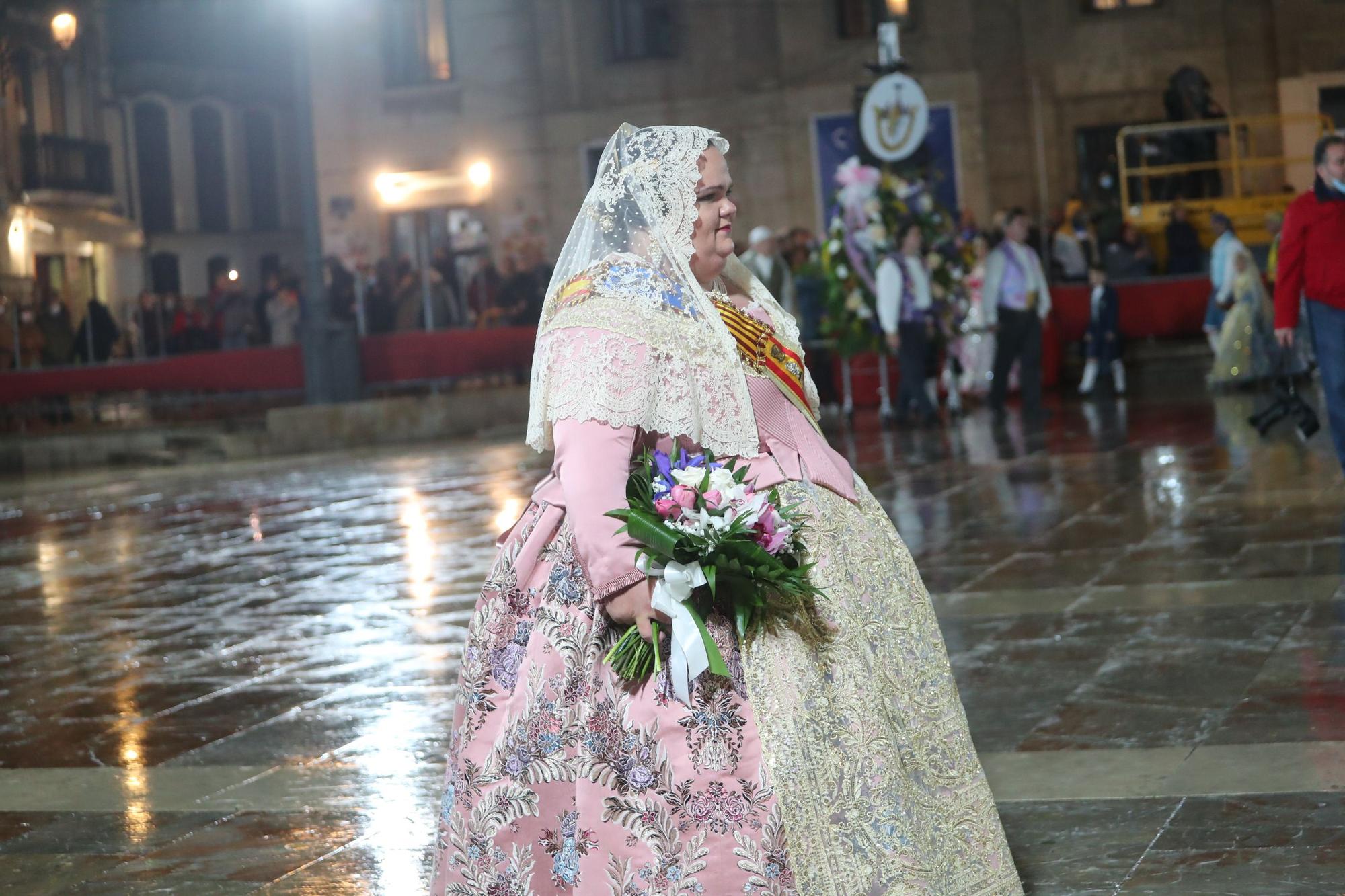 Búscate en el primer día de ofrenda por la calle de la Paz (entre las 22:00 a las 24:00 horas)