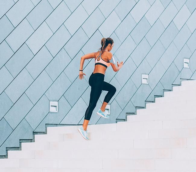 Estás enganchada al gimnasio si... Running Up The Stairs