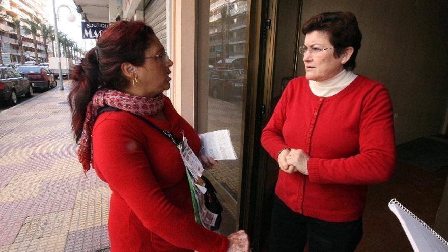 Desoladas y dolidas. Ana y Trini, dos de las amigas que compartían mesa con Virma en el momento del crimen, rememoran los hechos.