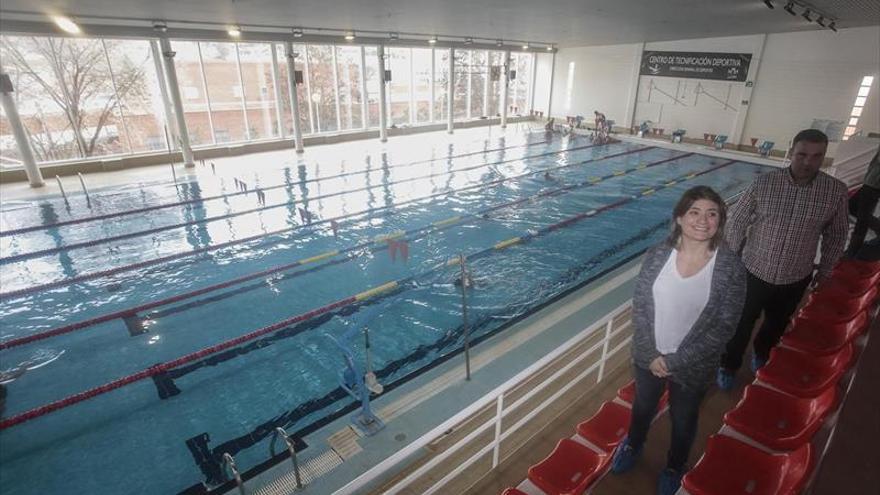 Vuelven las brazadas a la piscina de la Ciudad Deportiva de Cáceres