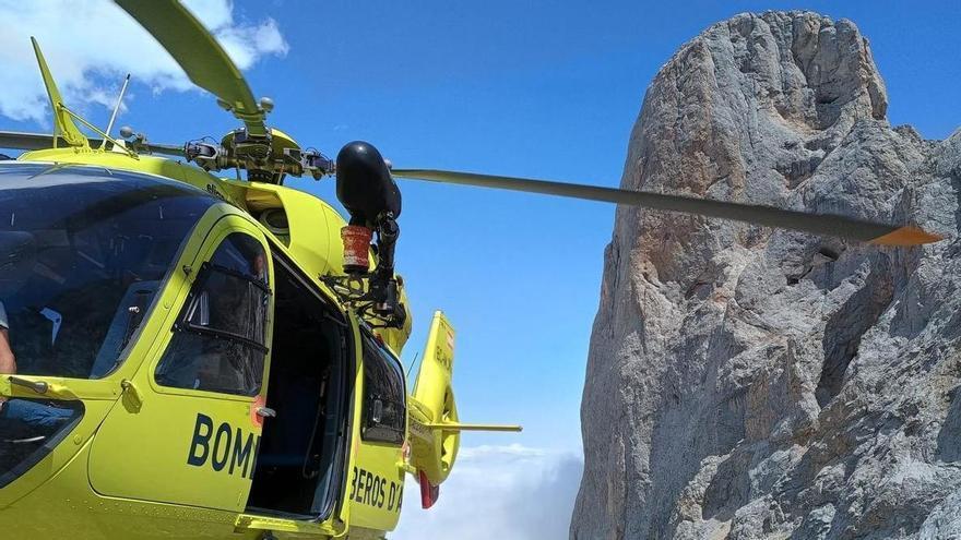 Rescatado un montañero gijonés tras sufrir una caída a 2.250 metros de altitud cuando bajaba por una canal en el Pico Cortés, en Cantabria