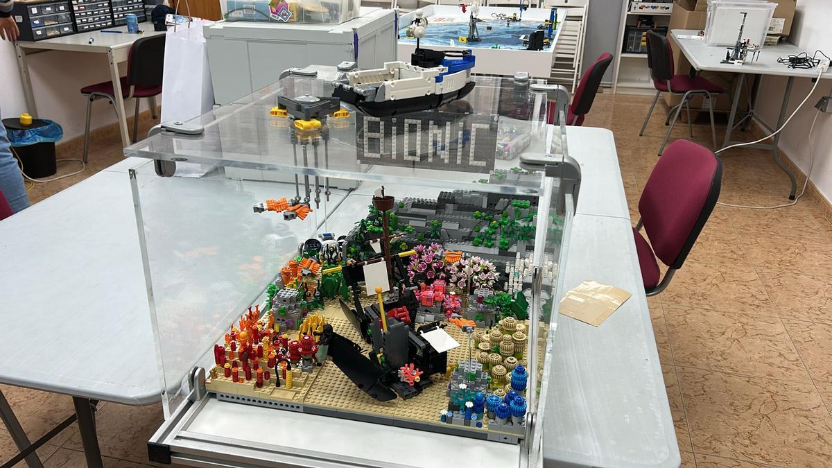 Maqueta de Lego ideada por los alumnos del equipo.