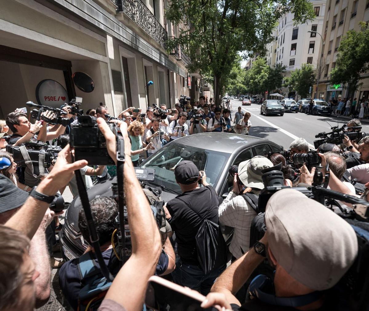 L’UCO busca proves contra Cerdán i Ábalos després de registrar Ferraz i Transports L’UCO busca proves contra Cerdán i Ábalos després de registrar Ferraz i Transports
