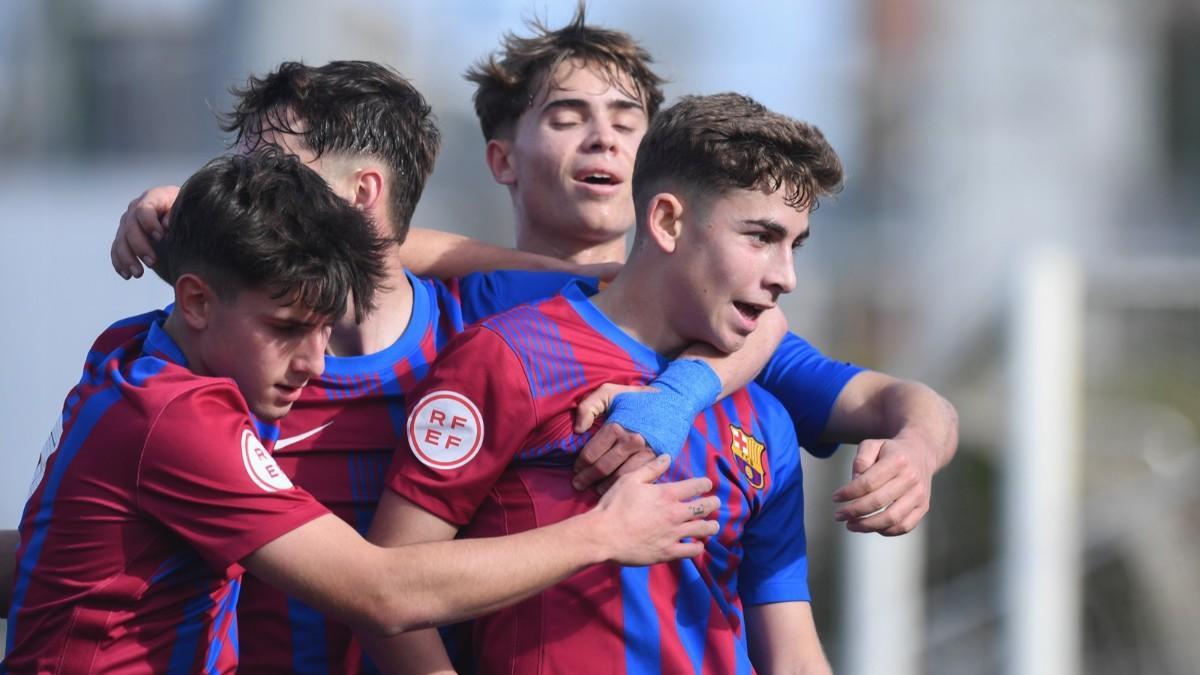 Los jugadores del Juvenil A, celebrando un gol