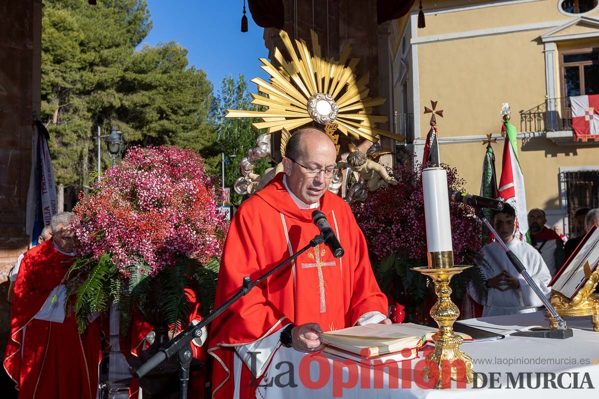 Bandeja de flores y ritual de la bendición del vino en las Fiestas de Caravaca