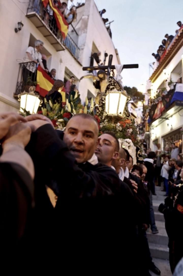 Alicante se vuelca con la procesión de Santa Cruz