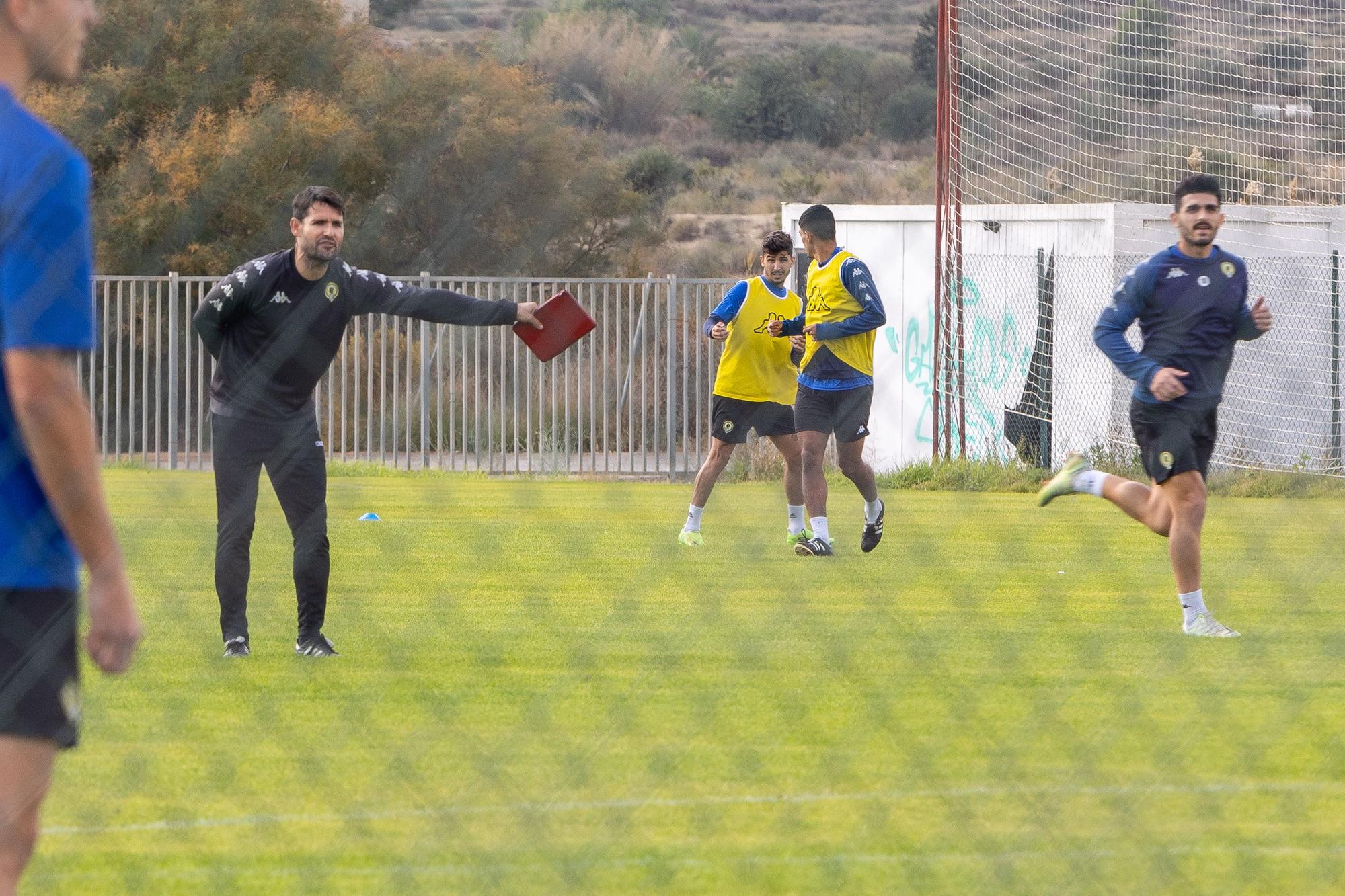 Primer entrenamiento de Lolo Escobar, nuevo entrenador del Hércules