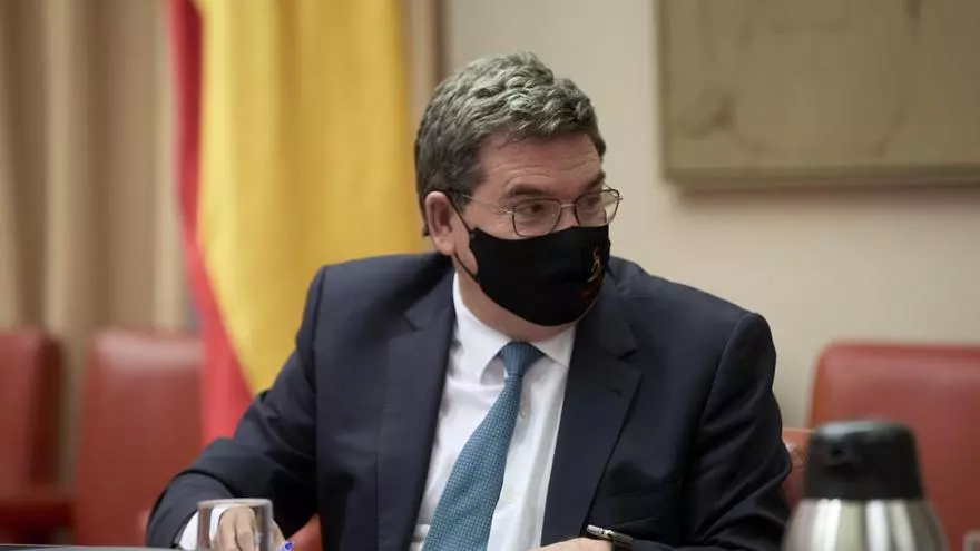 Escrivá quiere premiar a los trabajadores que dilaten su jubilación con hasta 12.000 euros por cada año de retraso