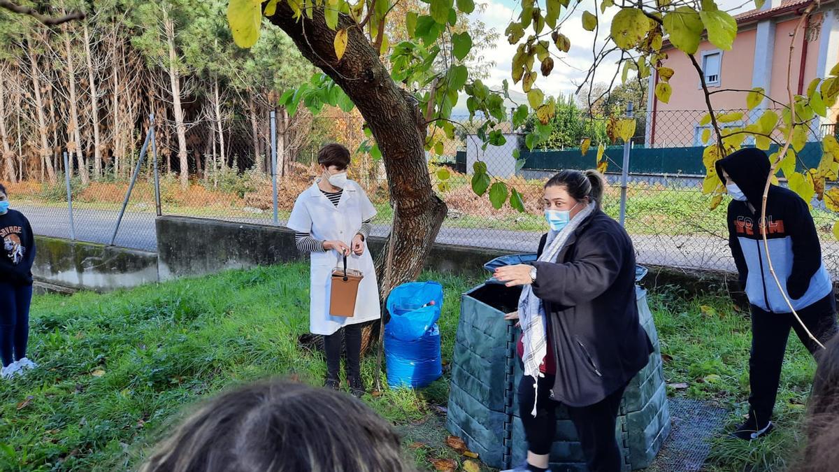 El Concello de Valga apostó fuerte por la implantación del compostaje en los centros educativos.