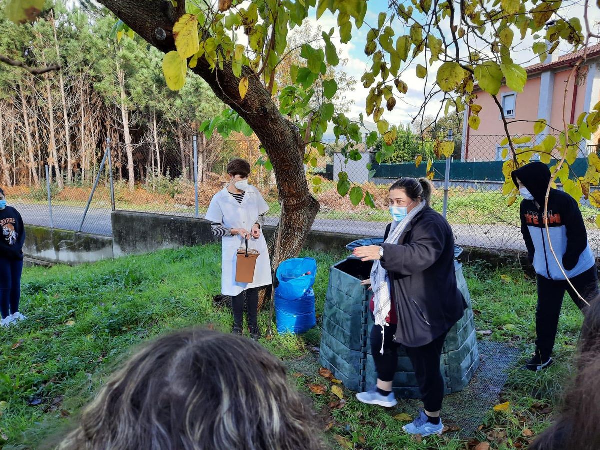 El Concello de Valga apostó fuerte por la implantación del compostaje en los centros educativos.