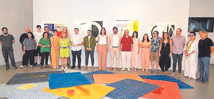 Antònia Roca junto a los artistas y comisarios de la Nit de l’Art de La Misericòrdia.